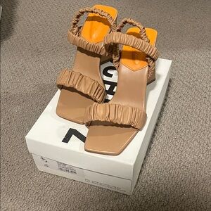 SCHUTZ Lirah Honey Beige Slingback Strap Open Toe Block High Block Heel Sandals